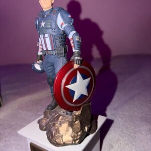 Marvel's Avengers: Earth's Mightiest Edition (12" Captain America Statue Figure